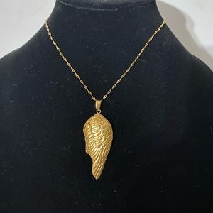 NWT. Unisex stainless steel necklace